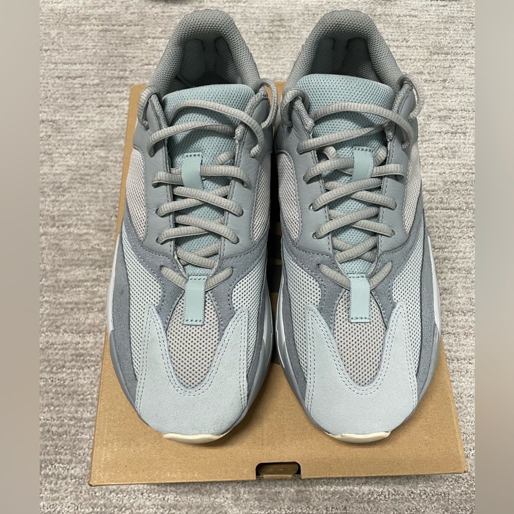Yeezy 700 Inertia M Size 9